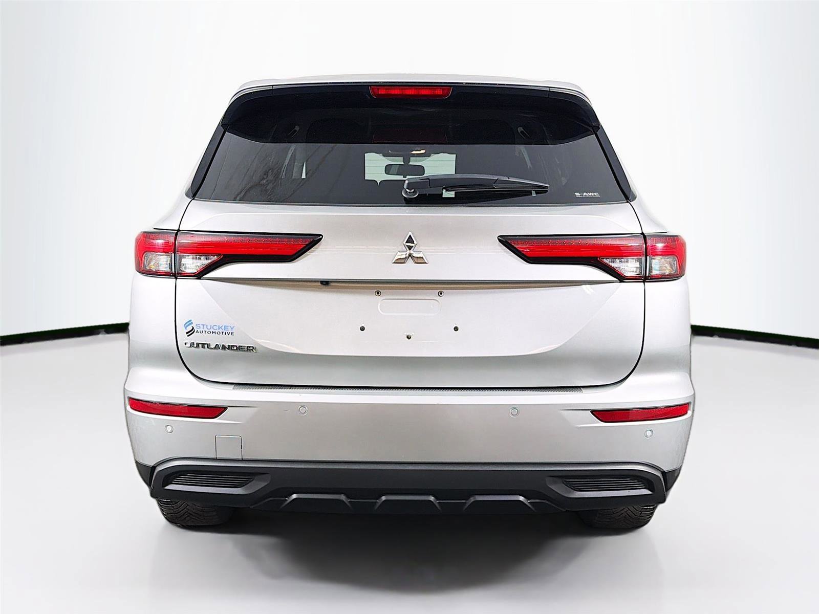 Used 2023 Mitsubishi Outlander ES AWD/4WD image 6