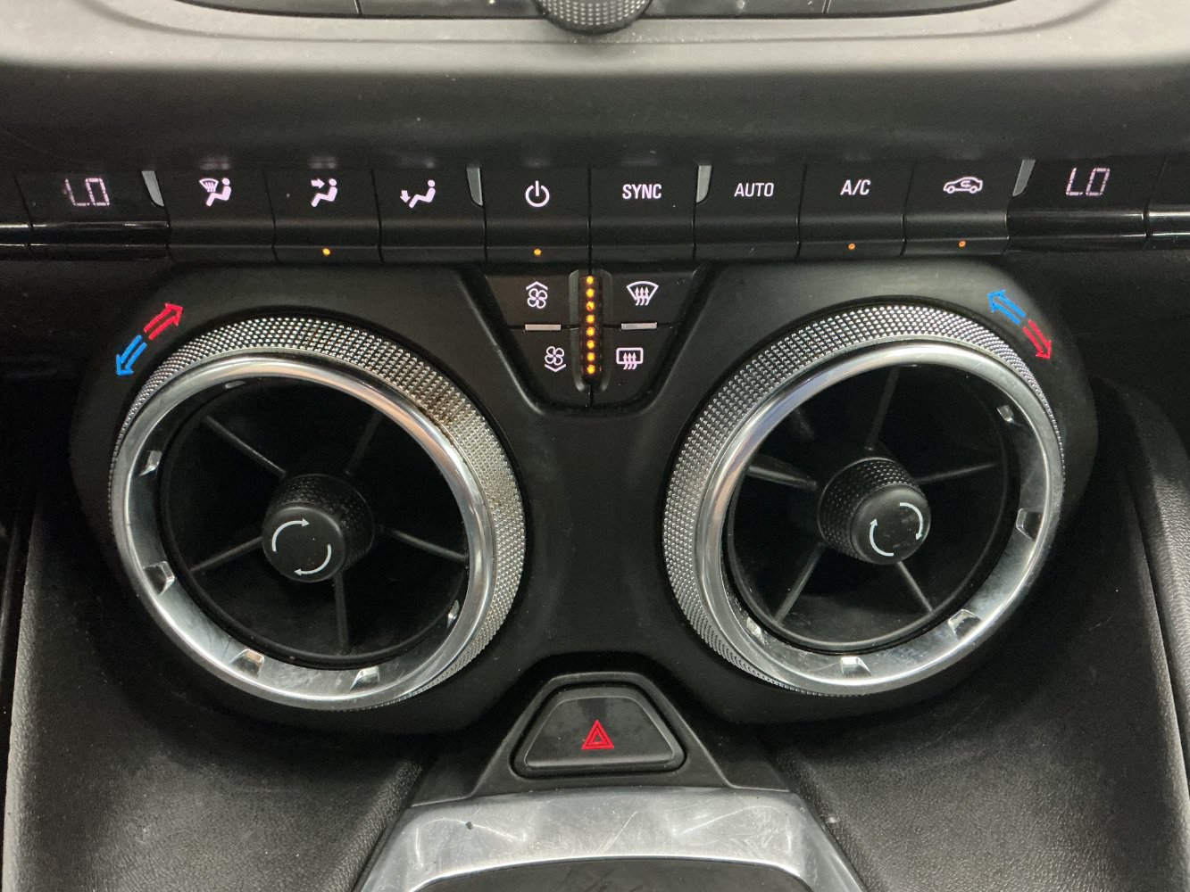 Used 2018 Chevrolet Camaro LT RWD image 31