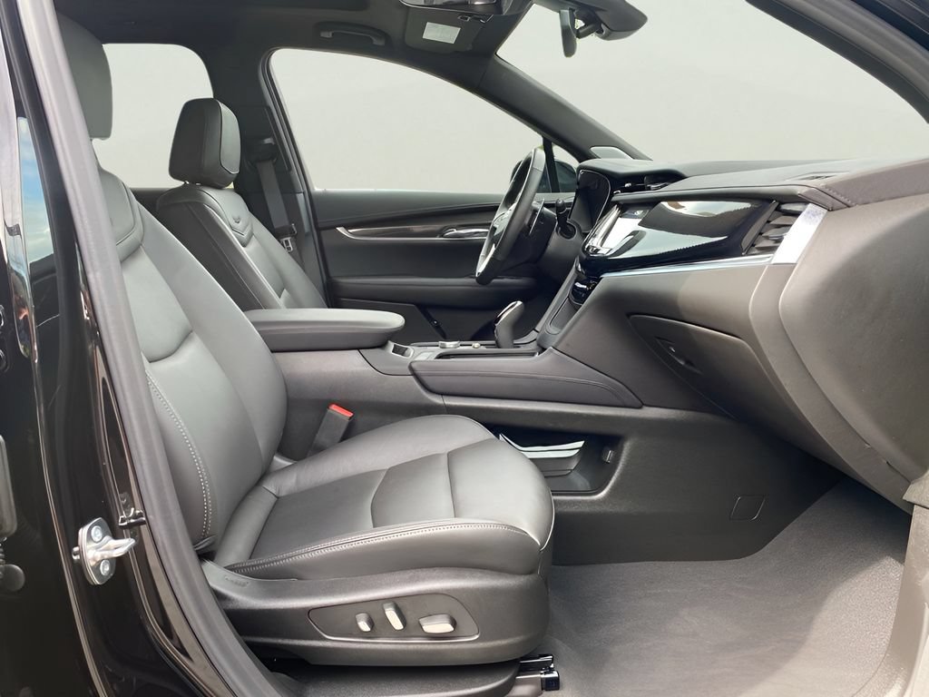 Certified 2025 Cadillac XT6 Sport w/ LPO, Floor Liner Package AWD/4WD image 18