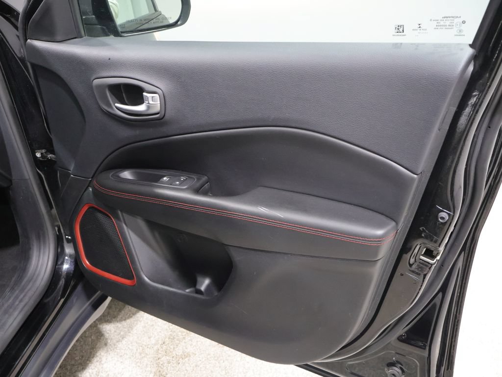 Used 2017 Jeep Compass Trailhawk w/ Leather Interior Group AWD/4WD image 23