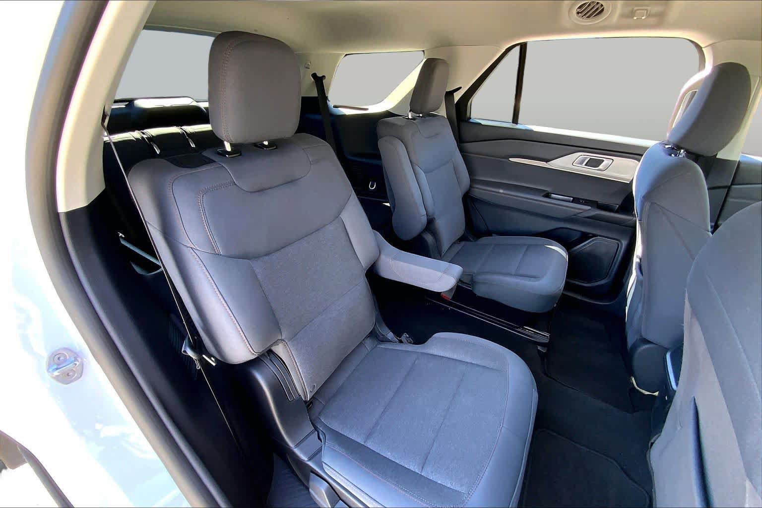Used 2026 Ford Explorer Active RWD image 19