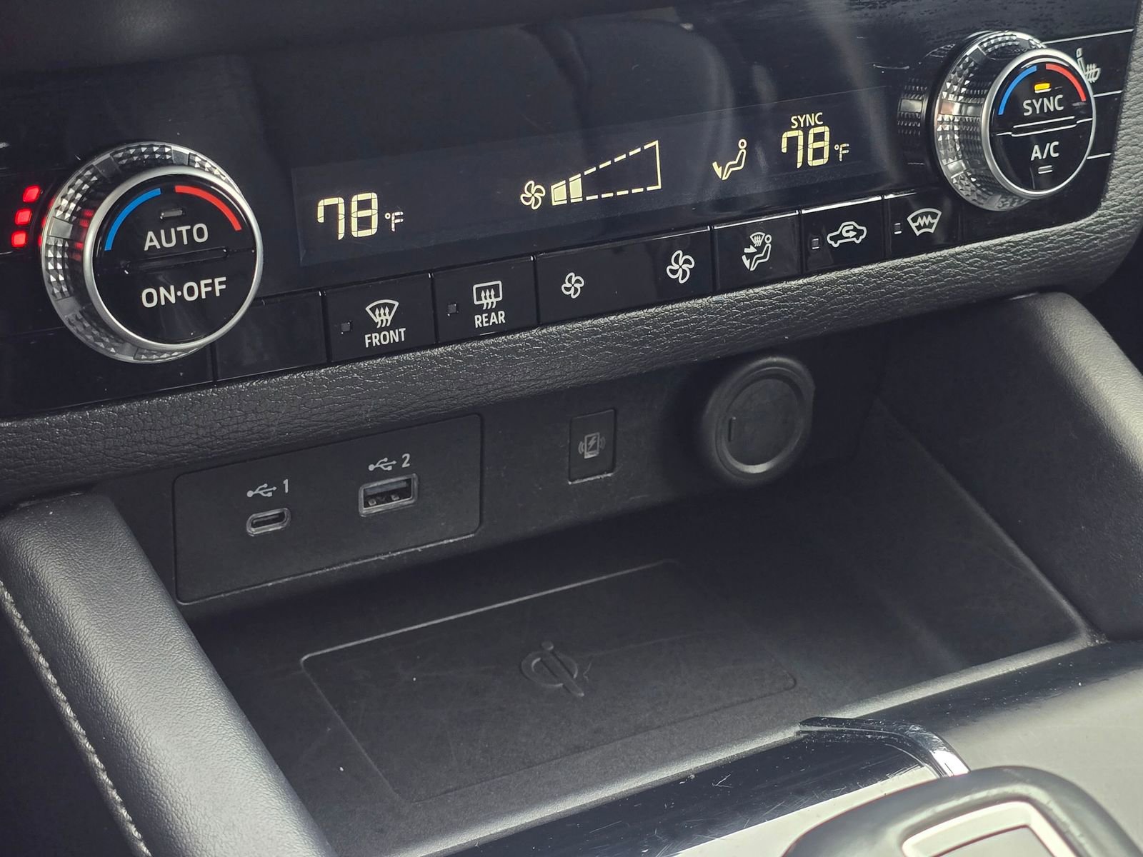 Used 2024 Mitsubishi Outlander SE image 28