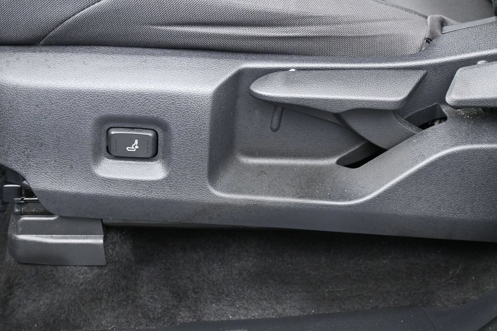 Used 2025 Toyota Tacoma SR5 AWD/4WD image 12