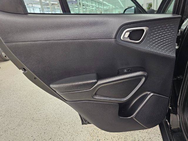 Used 2020 Kia Soul S FWD image 25