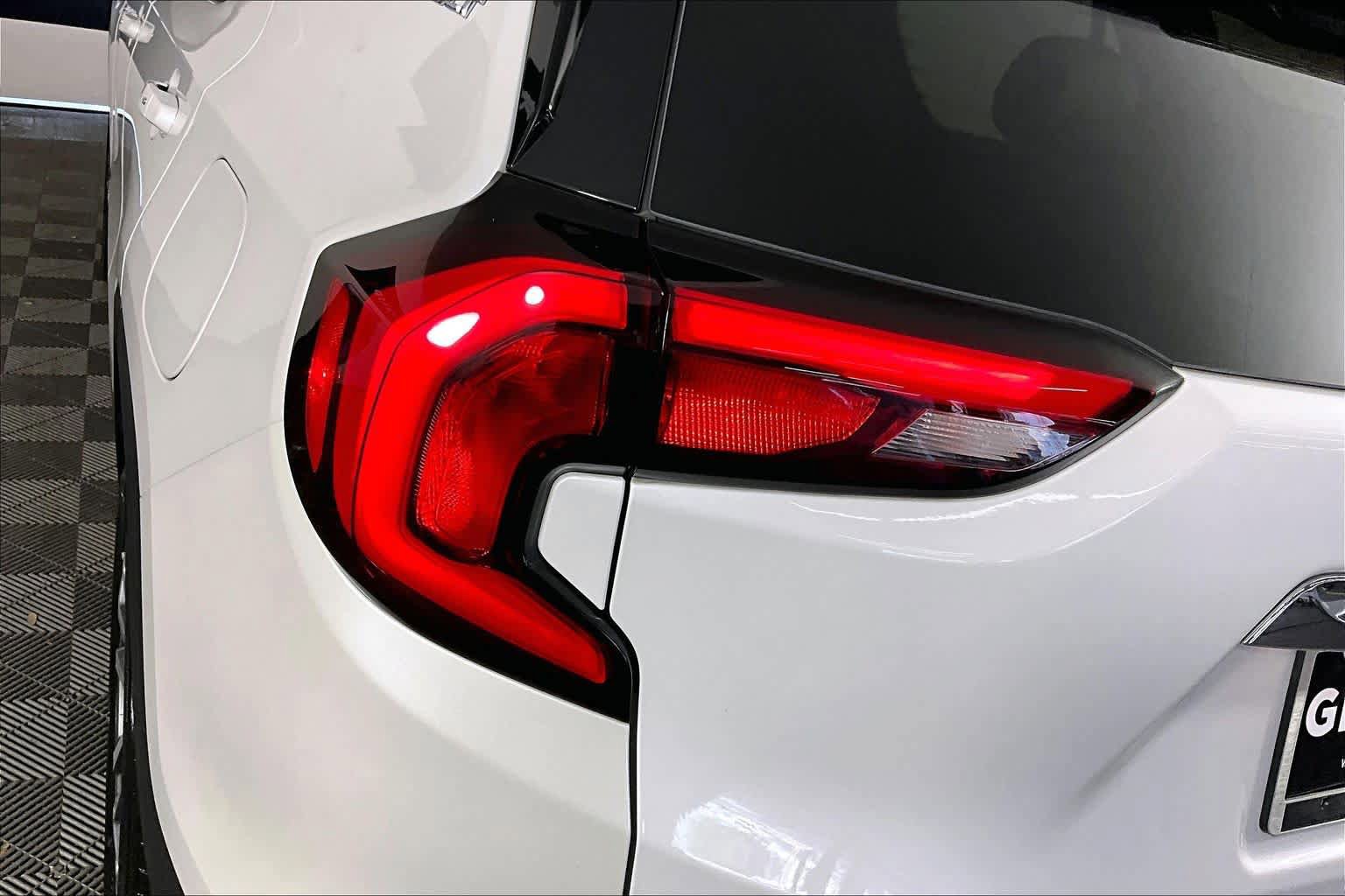 Used 2021 GMC Terrain SLT FWD image 28