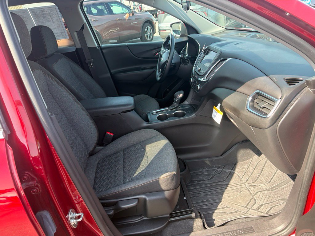 Used 2024 Chevrolet Equinox LT w/ LPO, Floor Liner Package FWD image 10