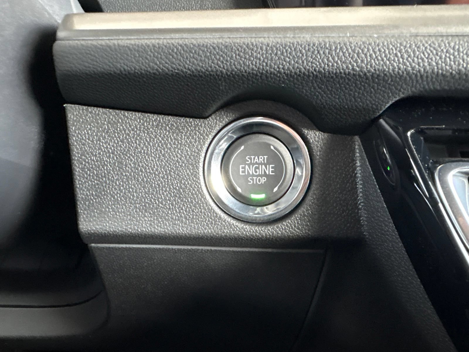New 2027 Chevrolet Traverse LT w/ Sun and Wheel Package FWD image 30