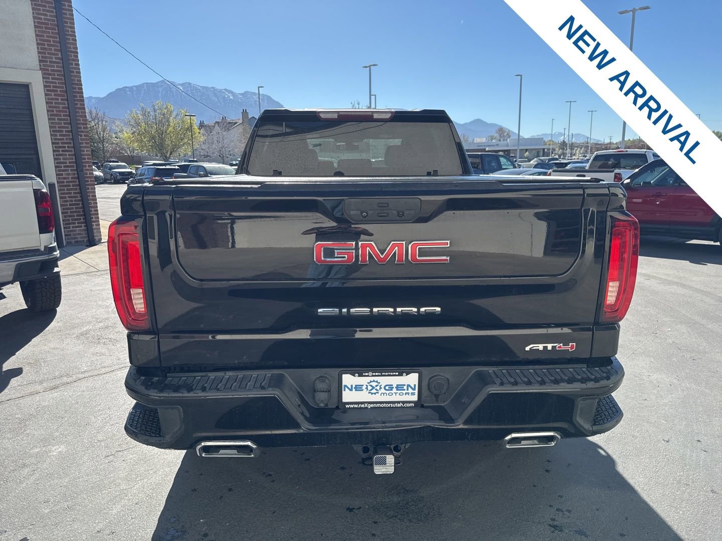 Used 2021 GMC Sierra 1500 AT4 image 6