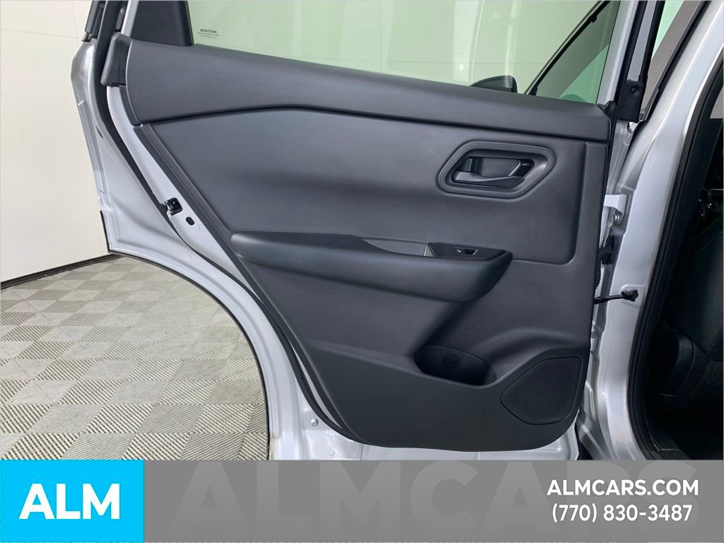 Used 2024 Nissan Rogue S image 30