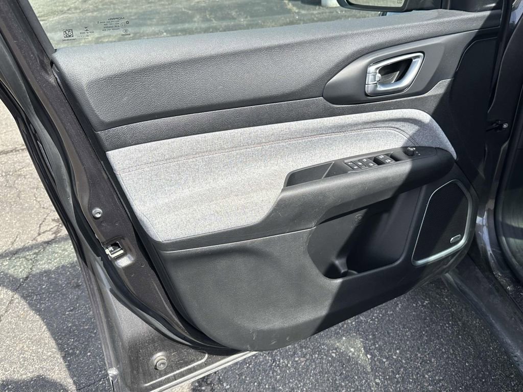 Used 2022 Jeep Compass Latitude w/ Sun and Sound Group image 17