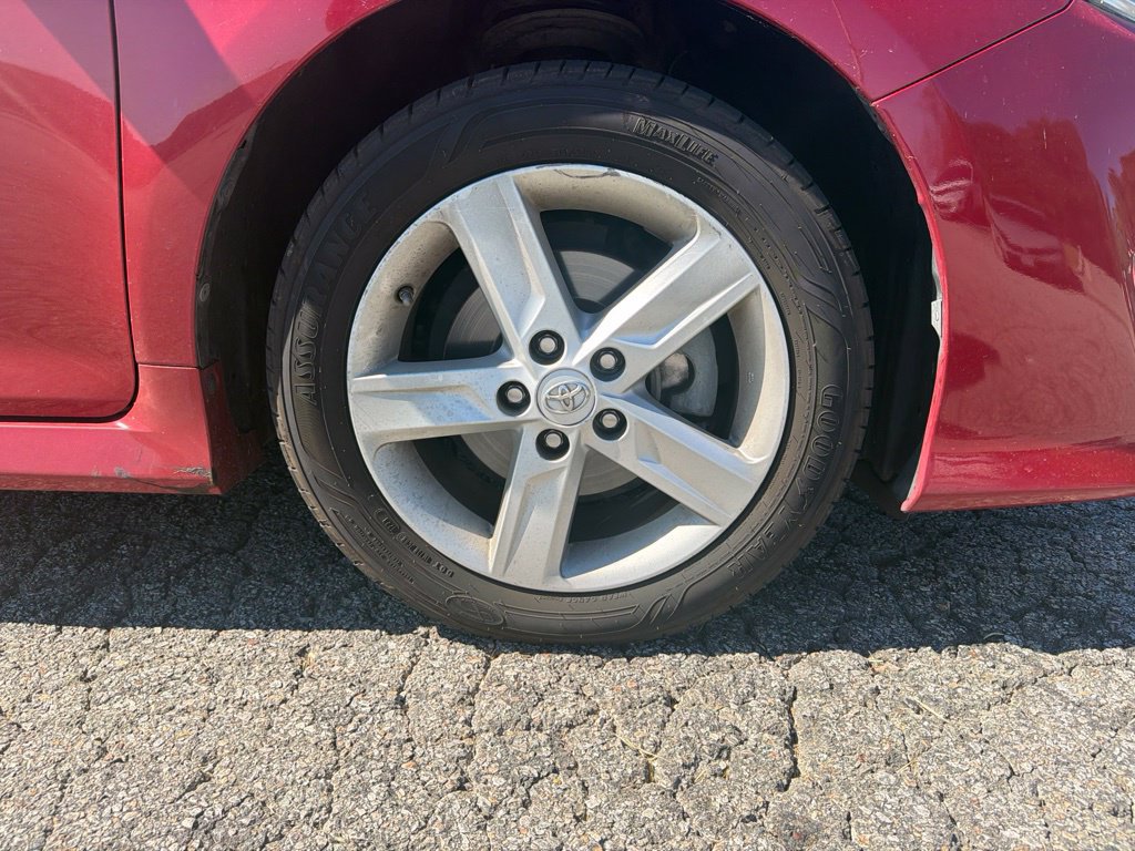 Used 2014 Toyota Camry SE FWD image 14