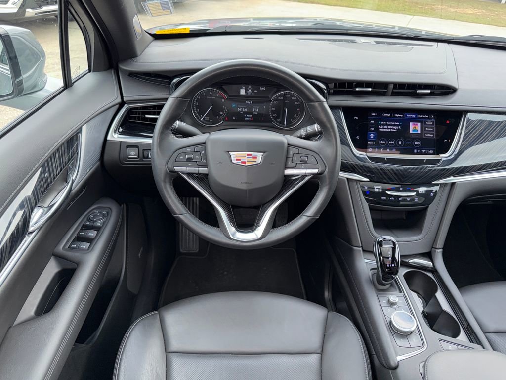 Used 2025 Cadillac XT6 Premium Luxury image 14