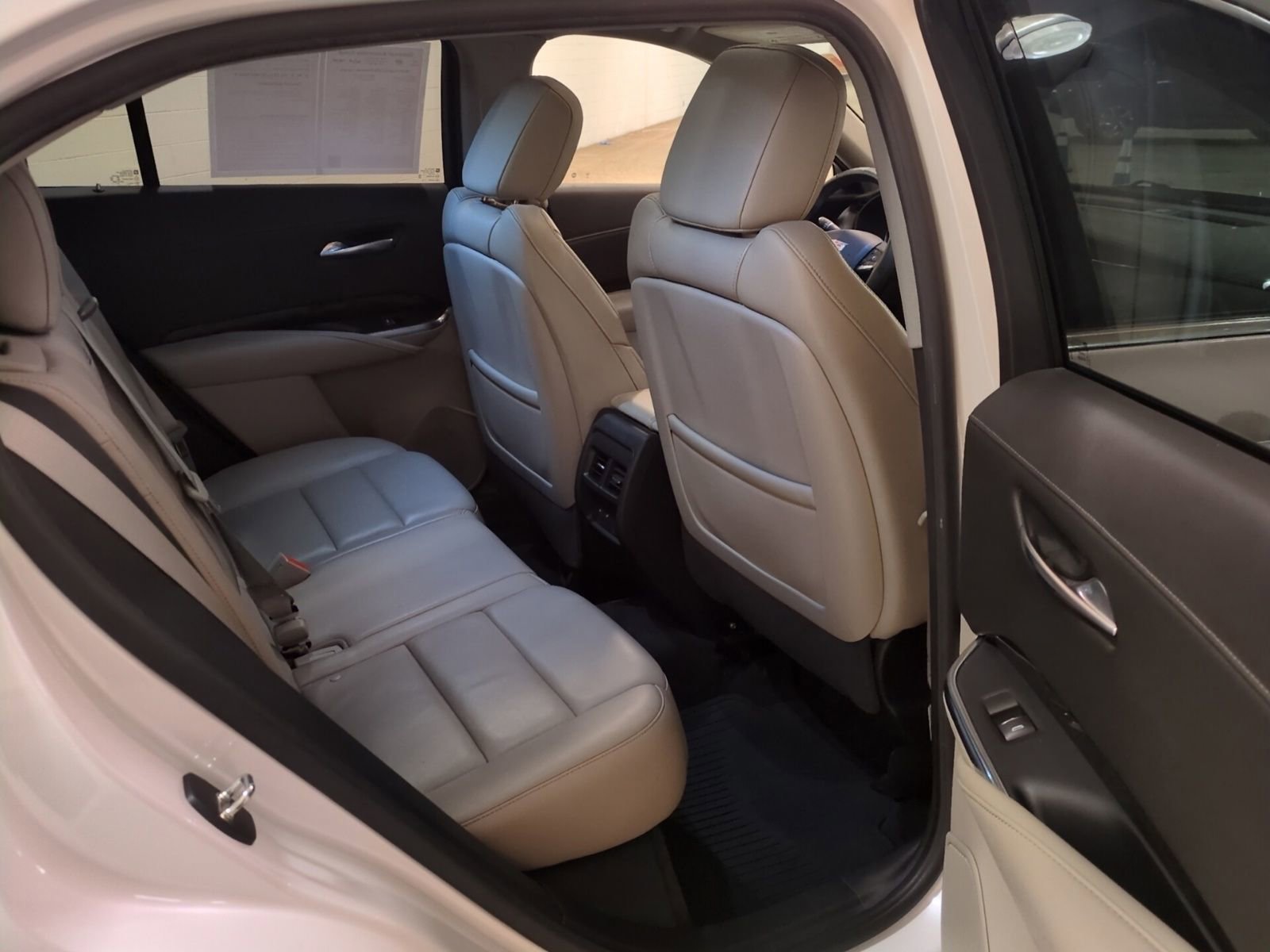Used 2020 Cadillac XT4 Premium Luxury w/ Cold Weather Package AWD/4WD image 11
