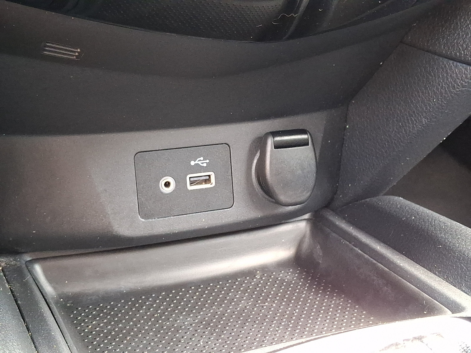 Used 2018 Nissan Rogue SV AWD/4WD image 24