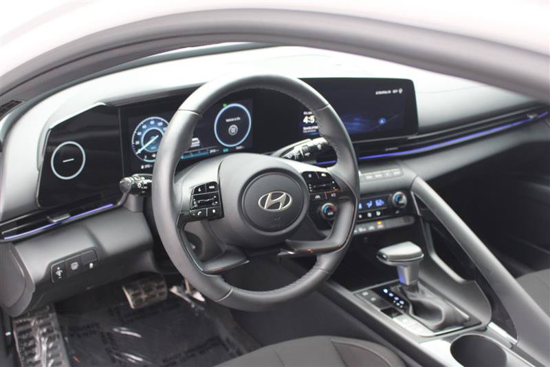 Used 2025 Hyundai Elantra SEL FWD image 11