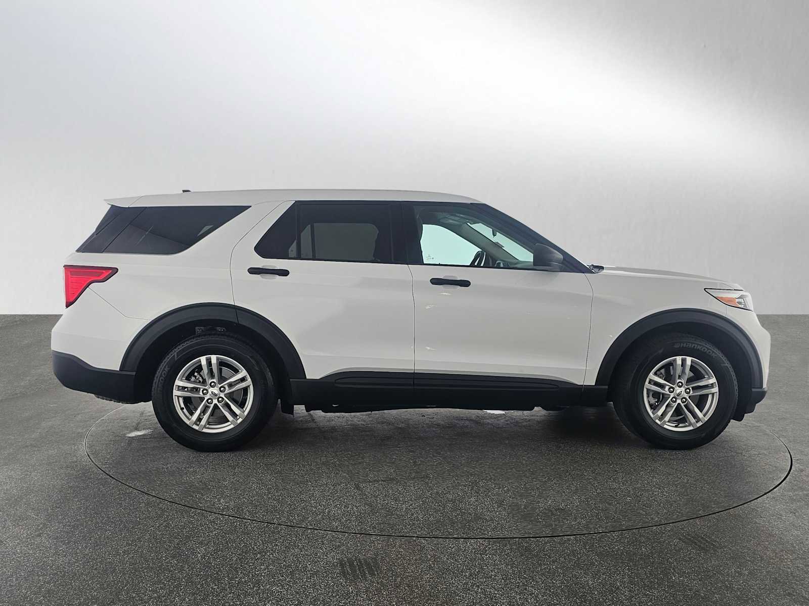 Used 2022 Ford Explorer 2WD image 2