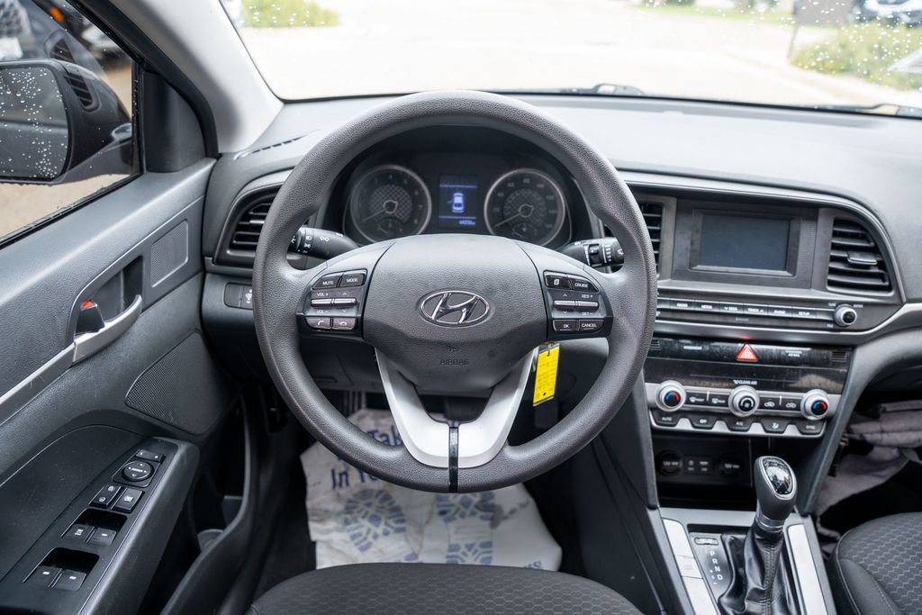 Used 2020 Hyundai Elantra SE w/ Winter Weather Package image 14