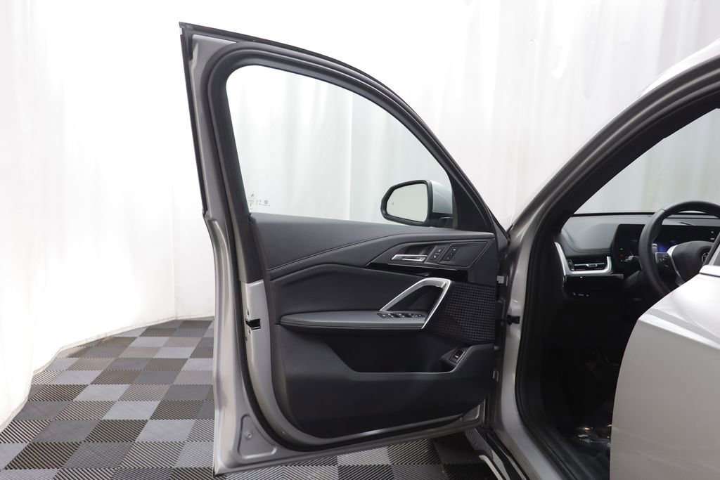 Certified 2025 BMW X1 xDrive28i w/ Convenience Package image 4