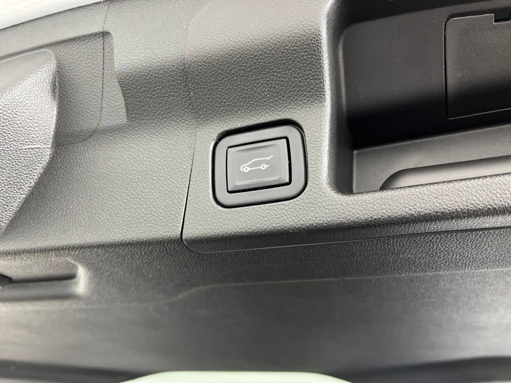 Certified 2022 GMC Acadia SLE w/ Driver Convenience Package FWD image 11