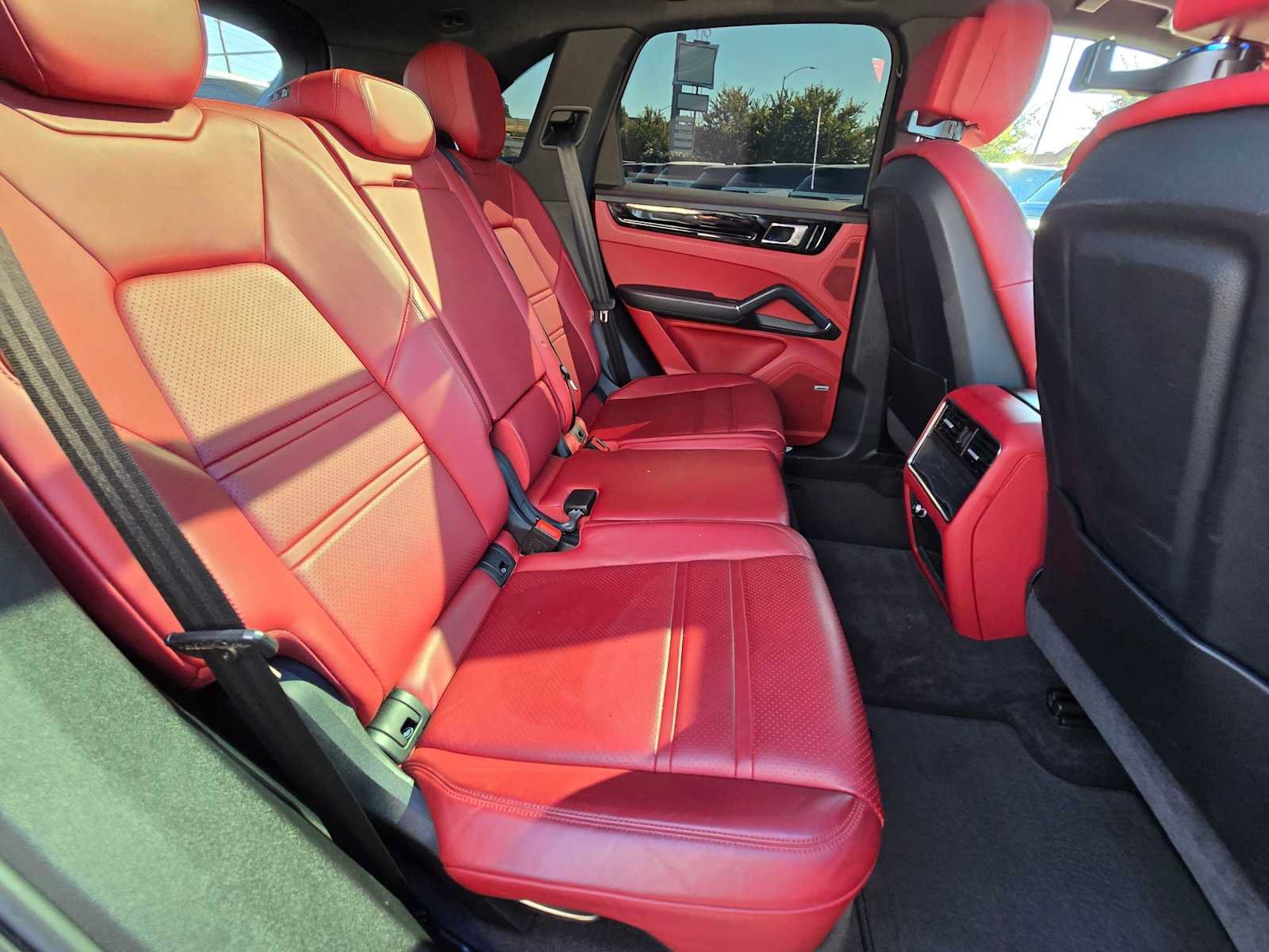 Used 2019 Porsche Cayenne AWD/4WD image 12