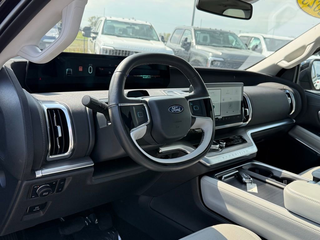 Used 2025 Ford Expedition Max Platinum image 4