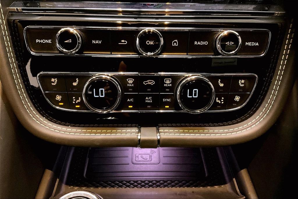 Used 2023 Bentley Bentayga image 33