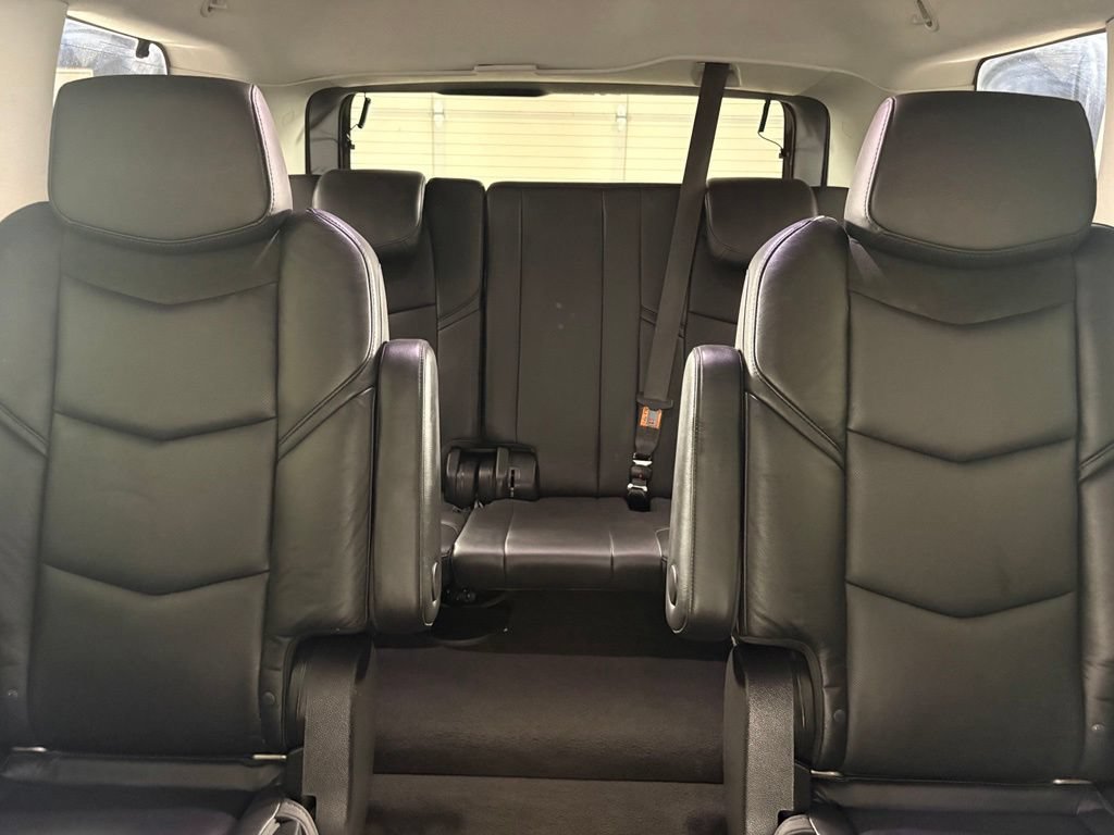 Used 2019 Cadillac Escalade Luxury AWD/4WD image 44
