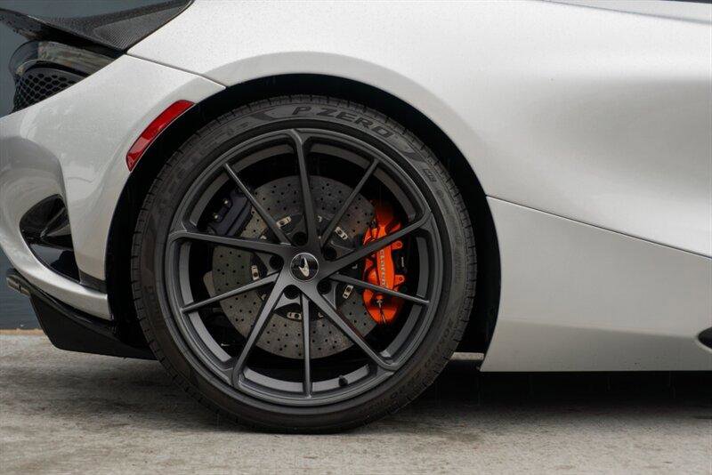 Used 2024 McLaren 750S Spider image 38