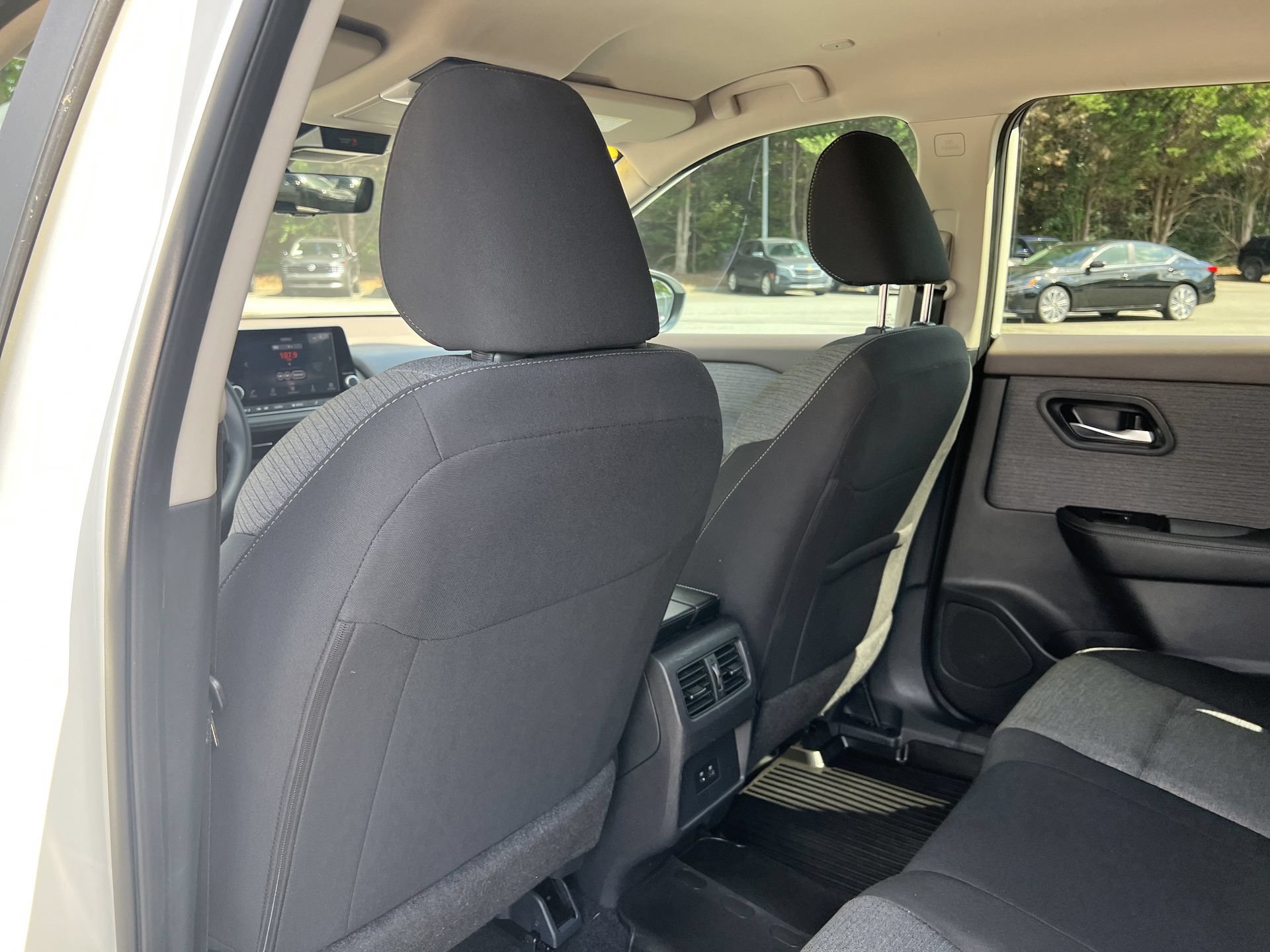 Certified 2023 Nissan Rogue SV FWD image 18