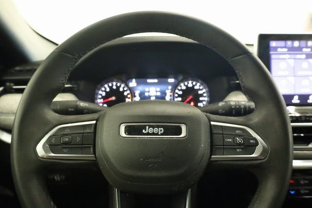 Used 2023 Jeep Compass Latitude image 17