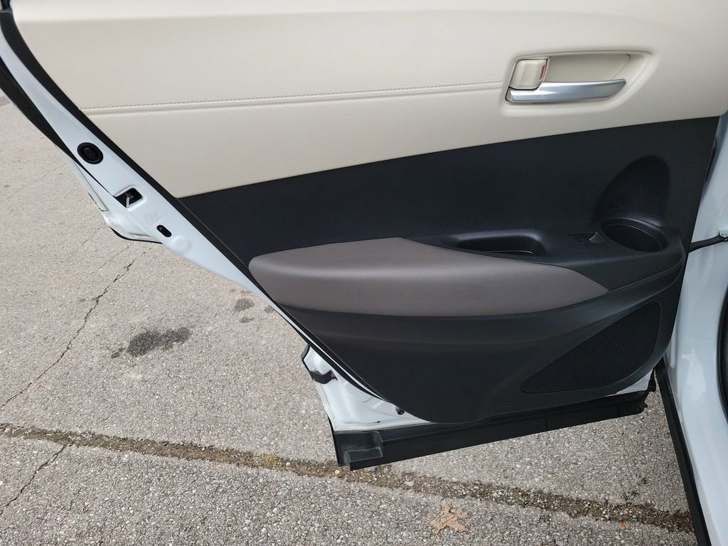 Used 2024 Toyota Corolla Cross XLE image 28