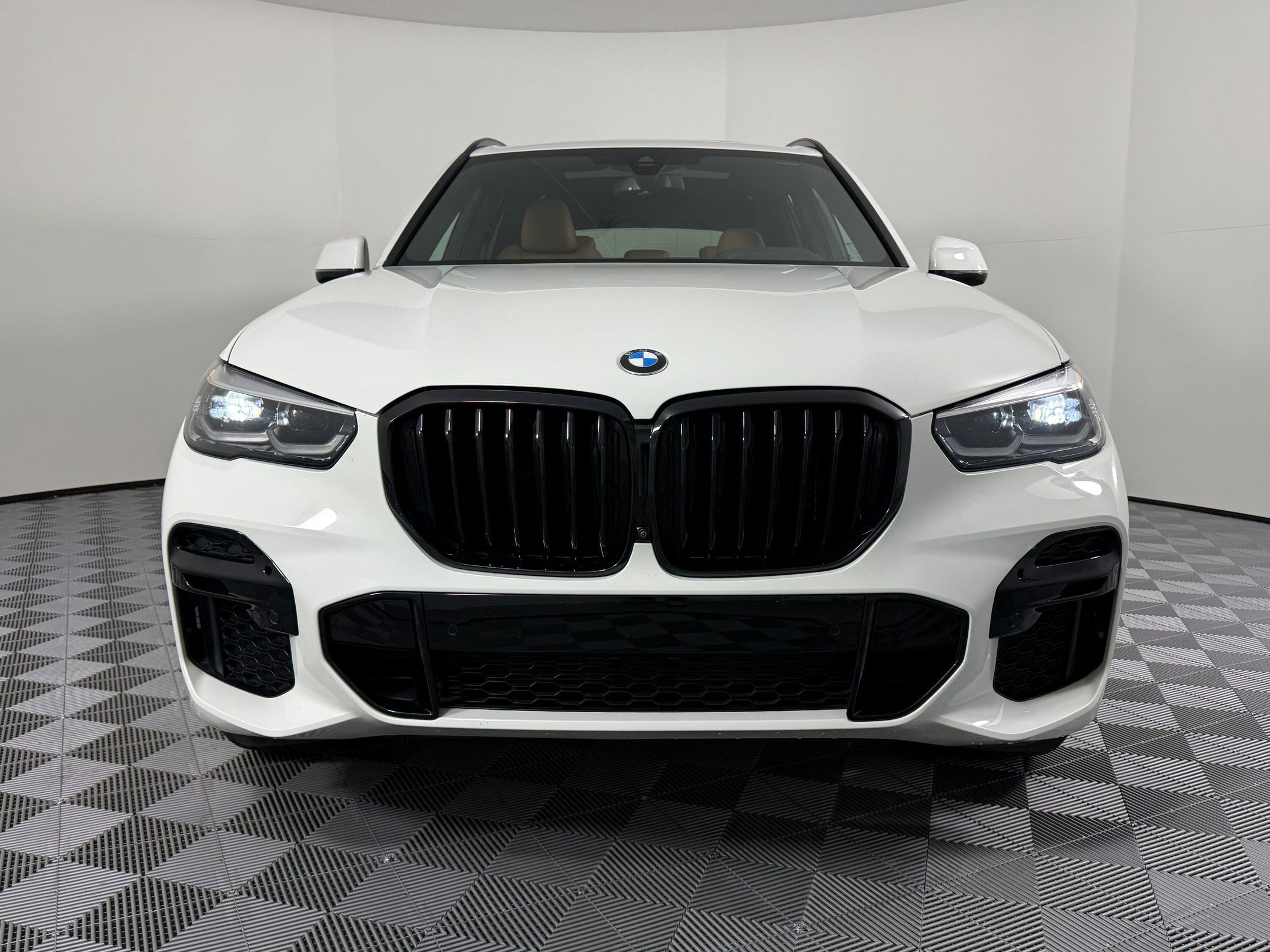 Used 2023 BMW X5 xDrive40i w/ M Sport Package image 6