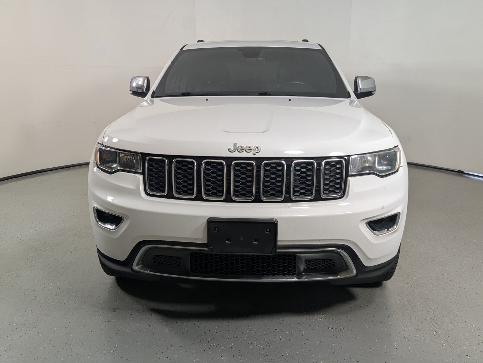 Used 2017 Jeep Grand Cherokee Limited AWD/4WD image 2