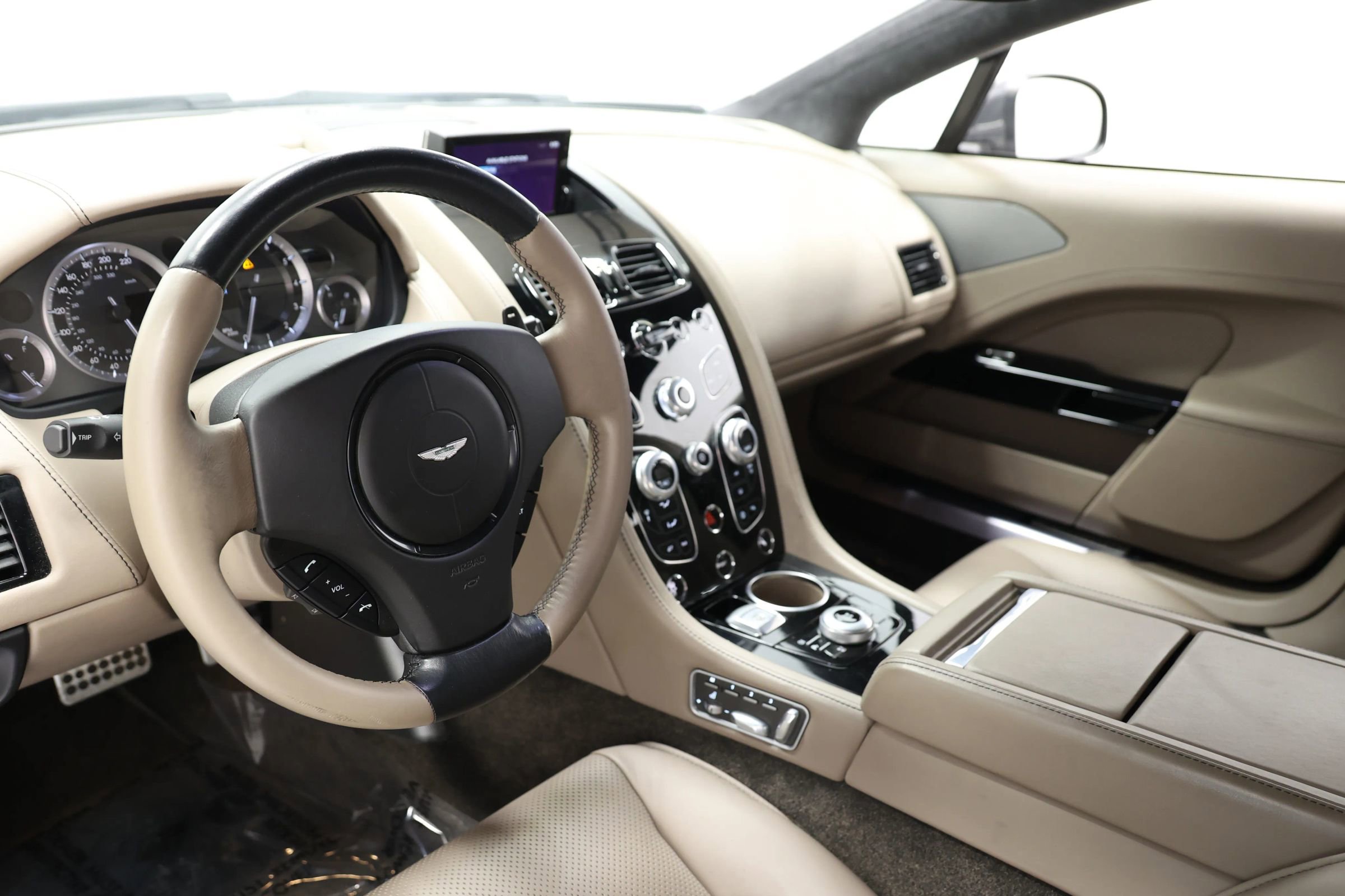 Used 2017 Aston Martin Rapide S image 2