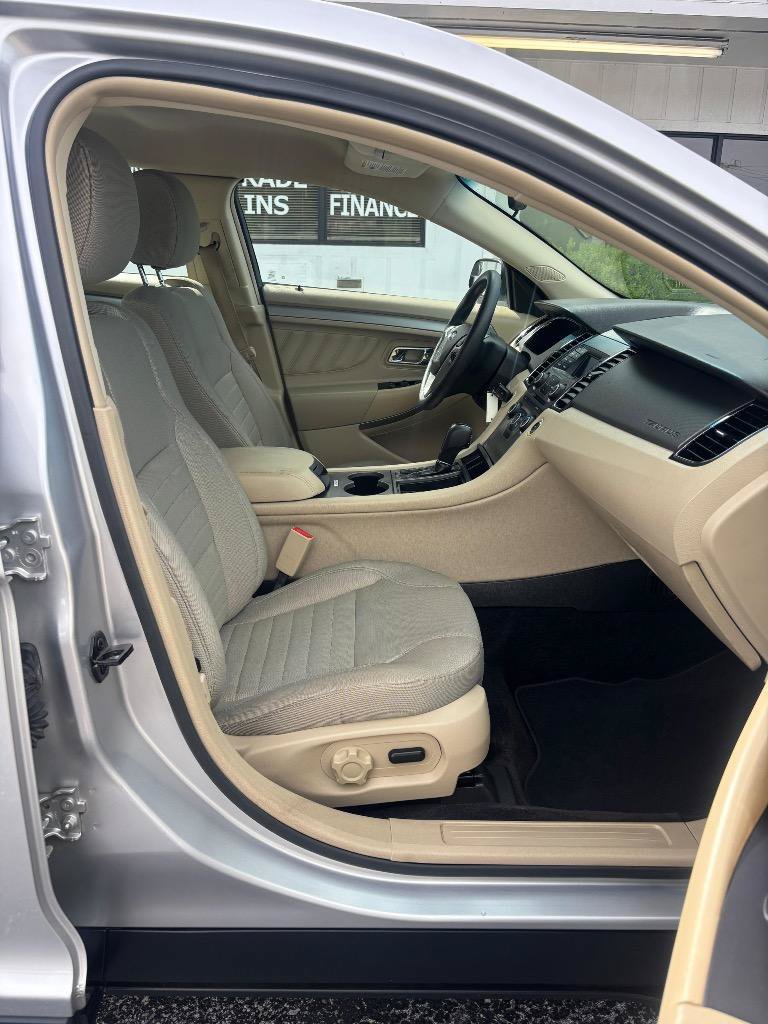 Used 2018 Ford Taurus SE FWD image 30