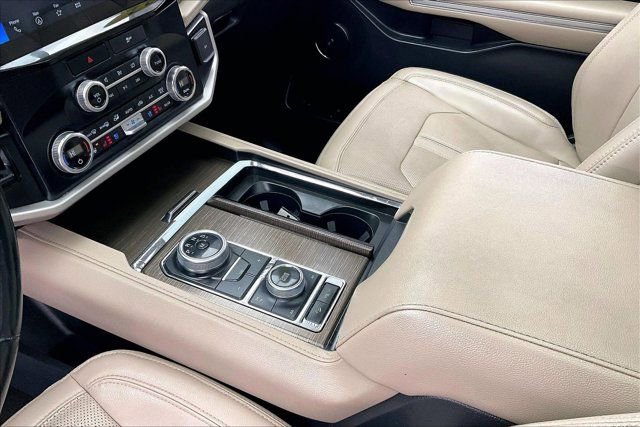 Used 2022 Ford Expedition Max Limited image 16