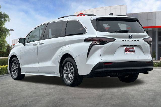 Certified 2023 Toyota Sienna XLE image 7
