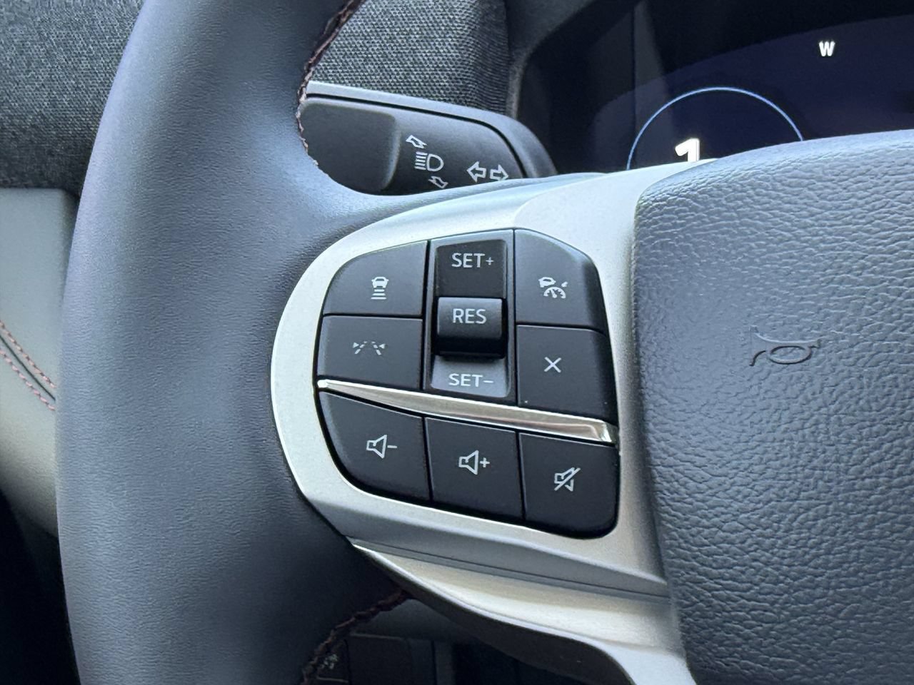New 2026 Ford Explorer Active RWD image 11