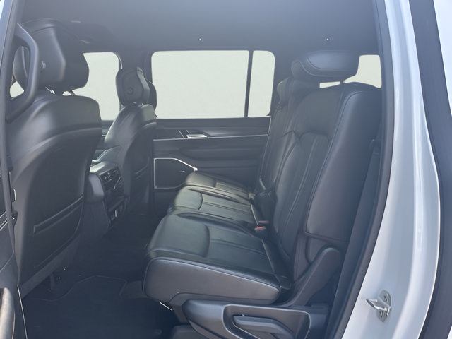 Used 2024 Jeep Wagoneer L Series II w/ Flexible Seating Group RWD image 33