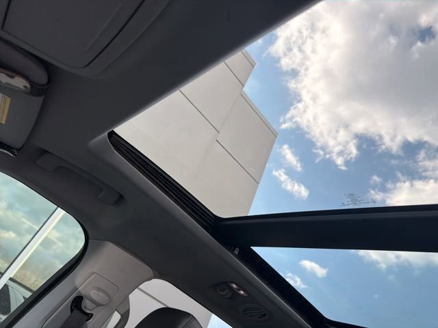 Used 2022 Ford Explorer XLT w/ Equipment Group 202A image 6