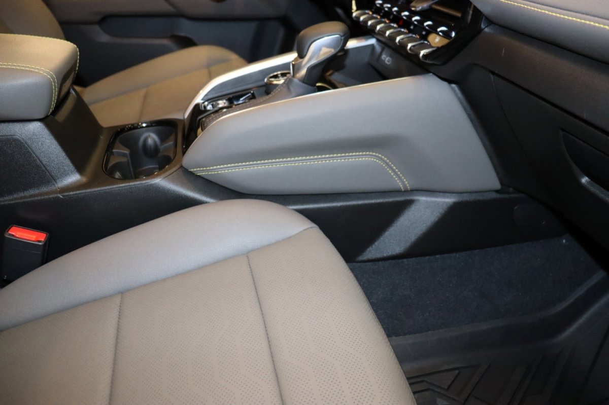 Used 2025 Chevrolet Colorado ZR2 w/ ZR2 Bison Edition image 37