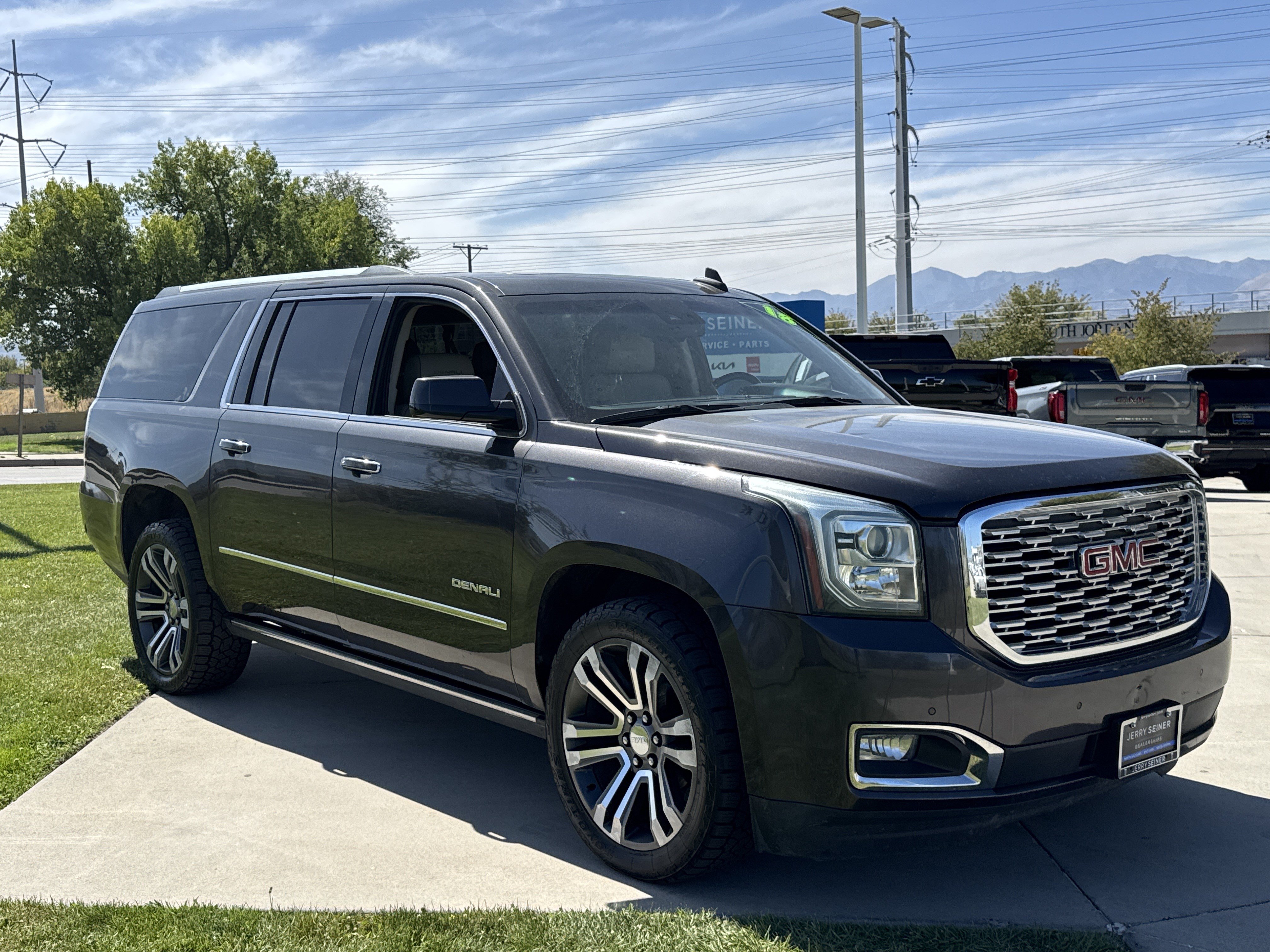 Used 2018 GMC Yukon XL Denali w/ Denali Ultimate Package AWD/4WD image 7