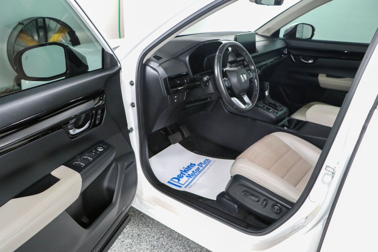 Used 2024 Honda CR-V EX-L image 3