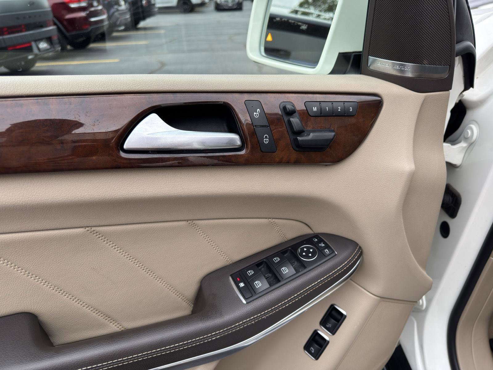 Used 2014 Mercedes-Benz GL 550 4MATIC image 20