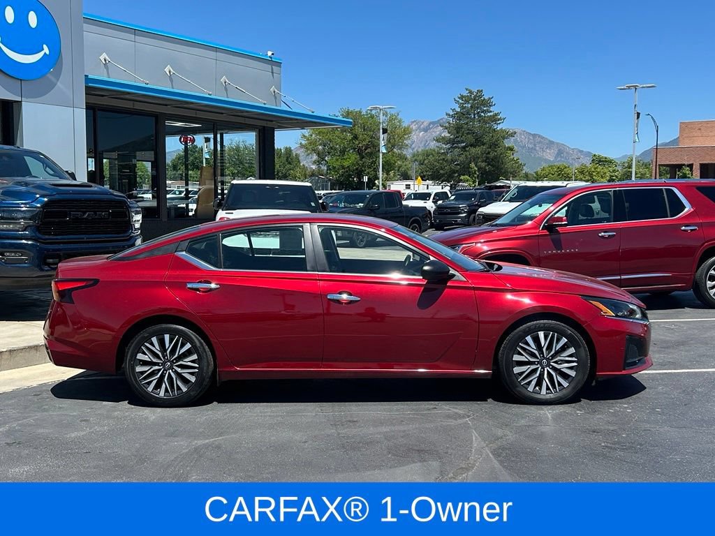 Used 2025 Nissan Altima 2.5 SV FWD image 2