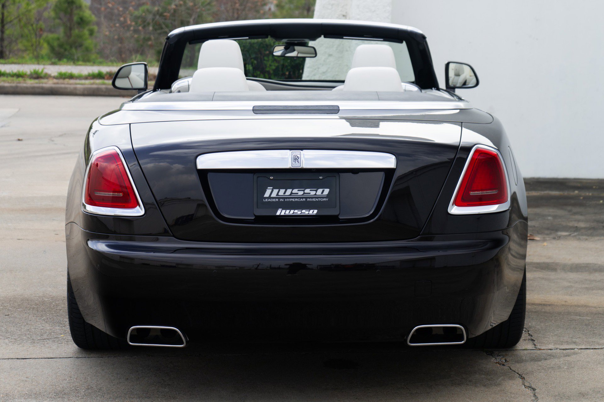 Used 2017 Rolls-Royce Dawn image 17