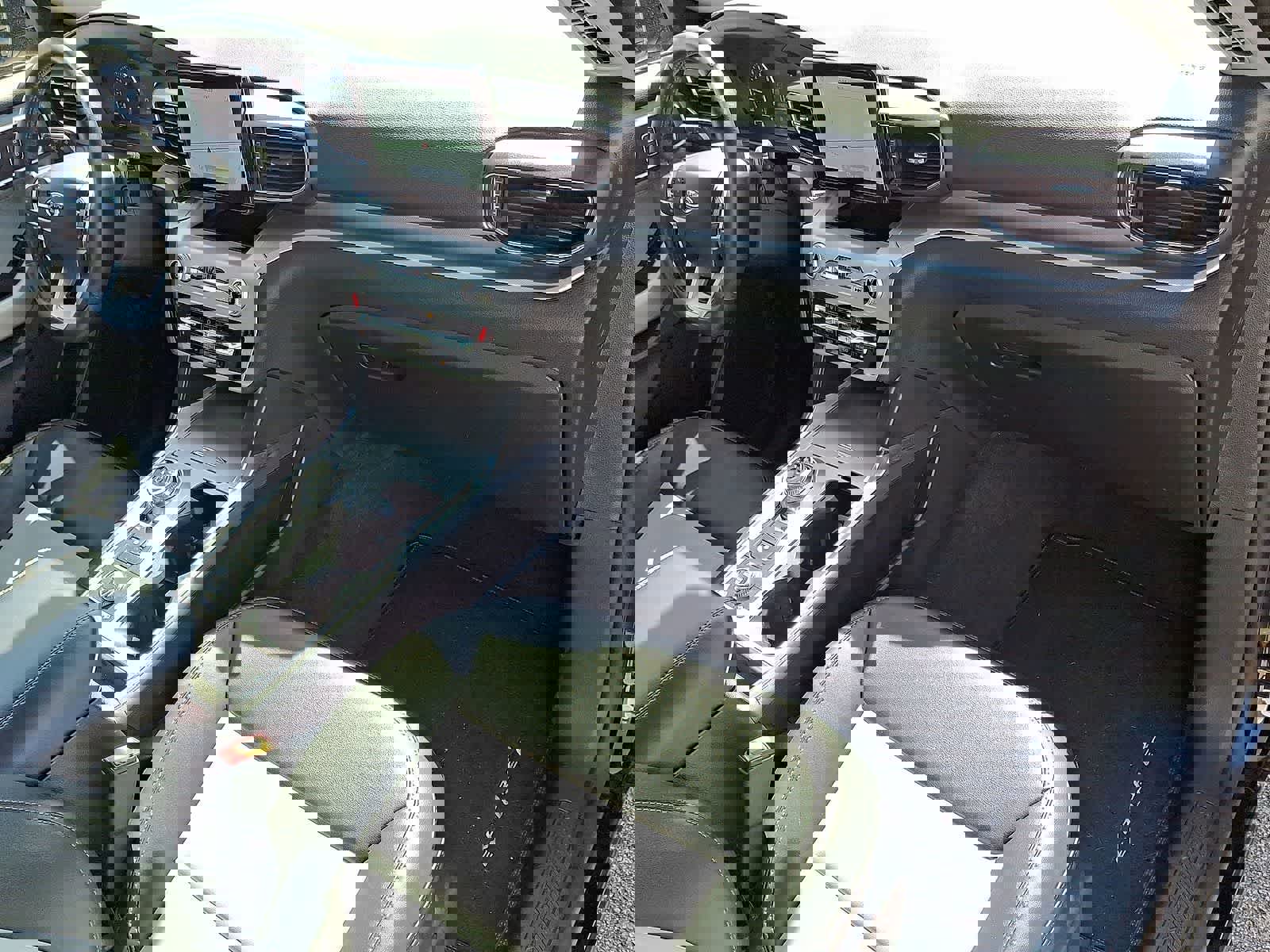 Used 2022 Ford Explorer XLT w/ Equipment Group 202A AWD/4WD image 35