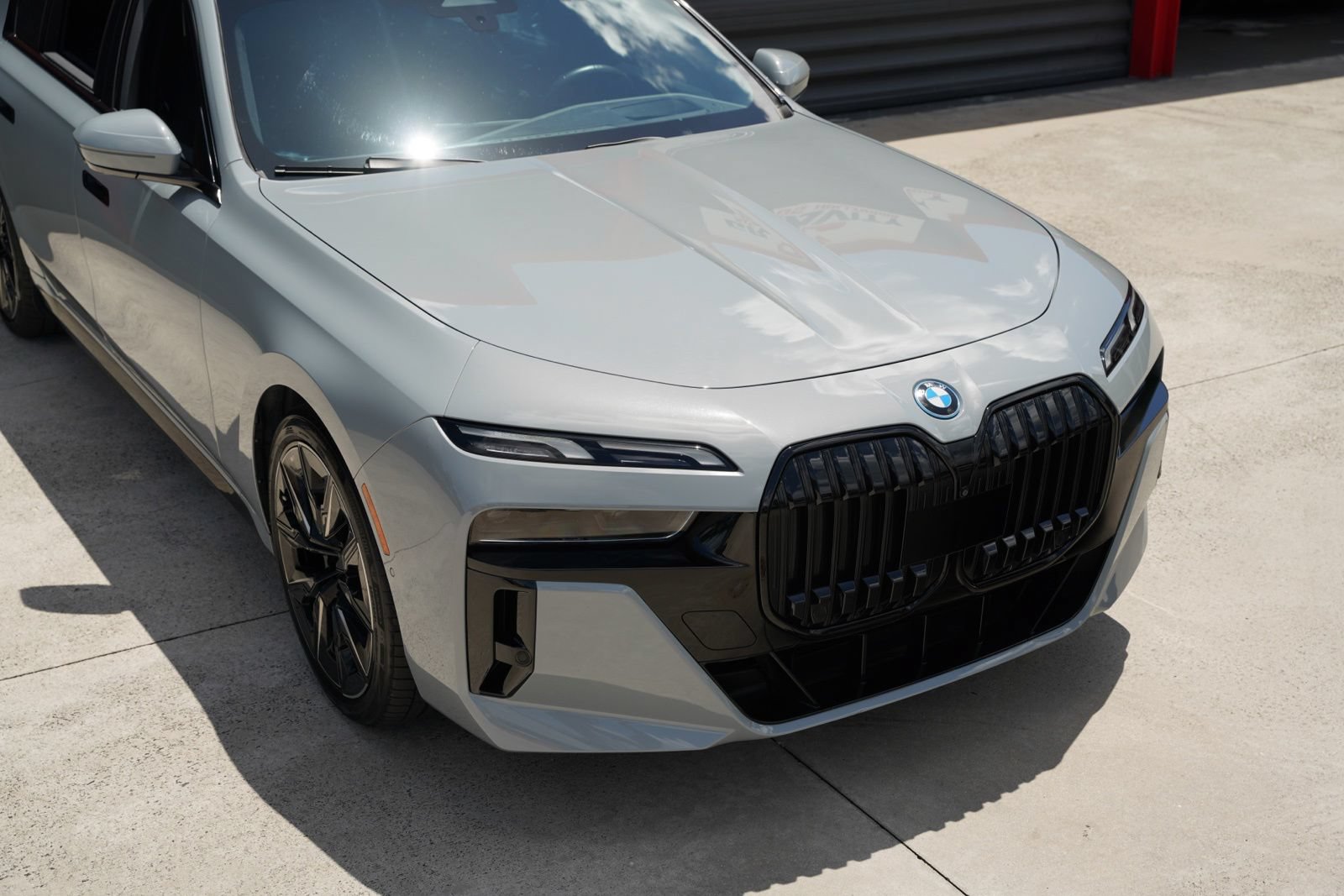 Used 2024 BMW i7 eDrive50 w/ M Sport Package RWD image 8