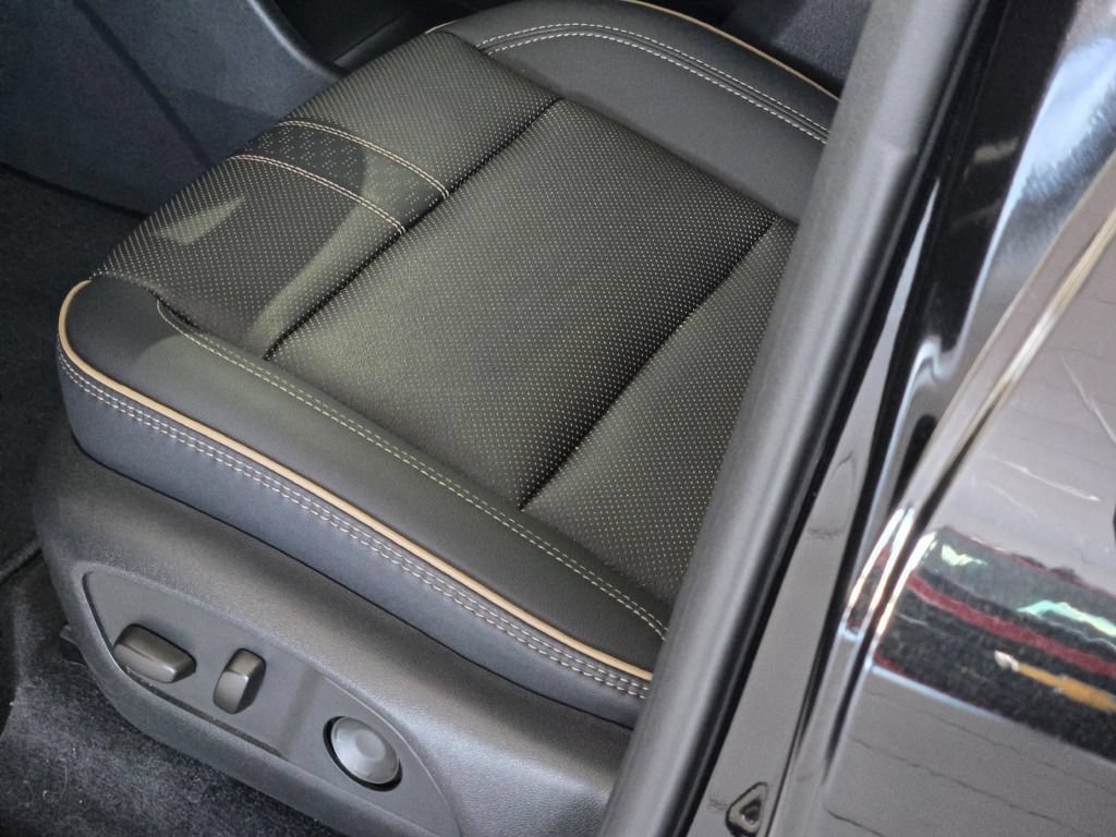 Certified 2025 Chevrolet Traverse High Country w/ LPO, Floor Liner Package AWD/4WD image 24