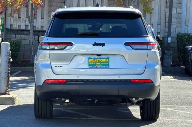 New 2025 Jeep Grand Cherokee L Laredo image 5
